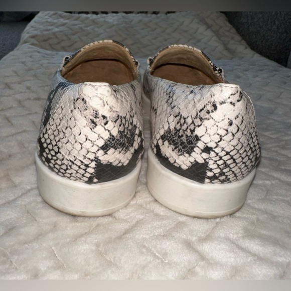 NATURALIZER Ranger Loafer in Alabaster Snake Size: 6 - Picture 8 of 11